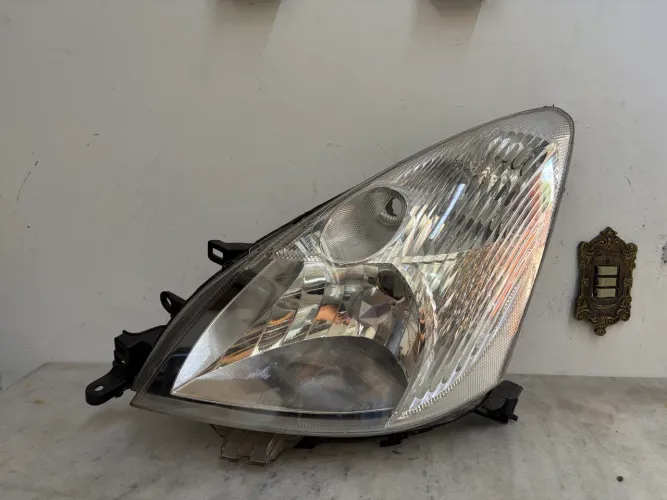 Farol Livina 2009/2015 lado esquerdo