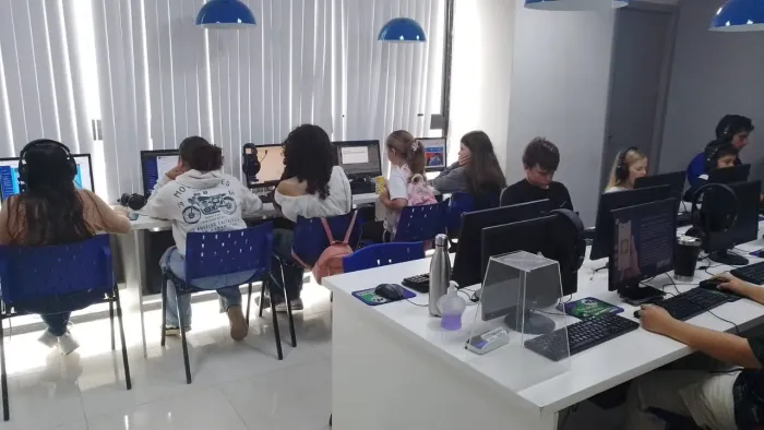 ESCOLA DE CURSO PROFISSIONALIZANTE