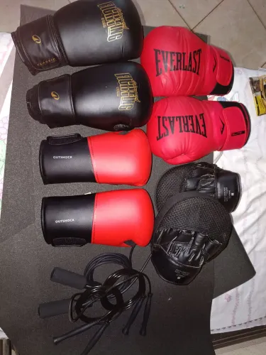 Kit Para Boxe e Muay Thai 3 Pares de luvas, 1 Manopla e 3 Cordas 
