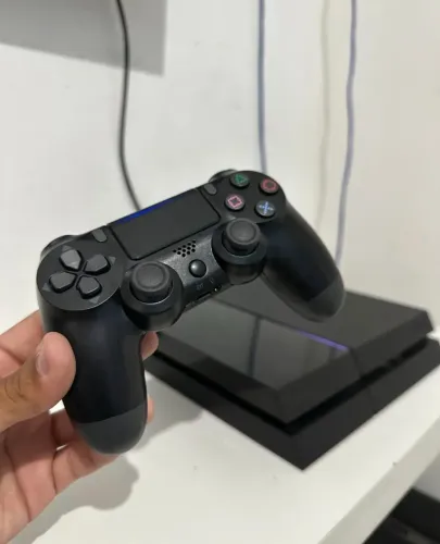 PlayStation 4 com 2 controles e jogos aceito cartão!