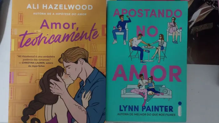 Livros romance Apostando no amor e Amor teoricamente