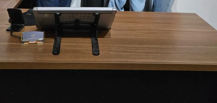 ? OPORTUNIDADE - MESA DE ESCRITÓRIO EM L 160x150 NOGAL - ESTADO DE NOVA! ?