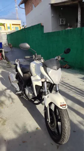 Vendo ou troco cb300r tudo ok aceito proposta de negocia