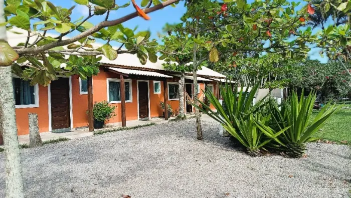 Aluguel anual 1 quarto na praia dos Ingleses. Mobiliado, tratar direto com proprietário.