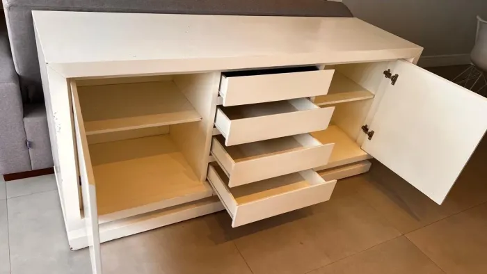 Buffet/Aparador com 2 portas + 4 gavetas