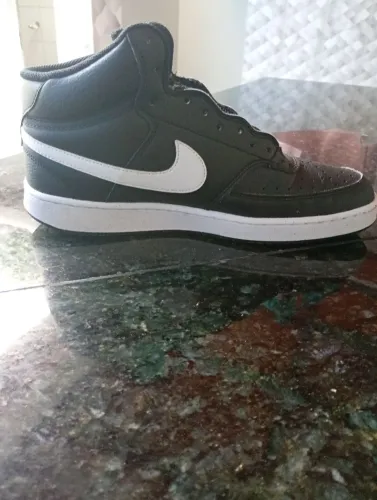 Court Vision-preto e branco
