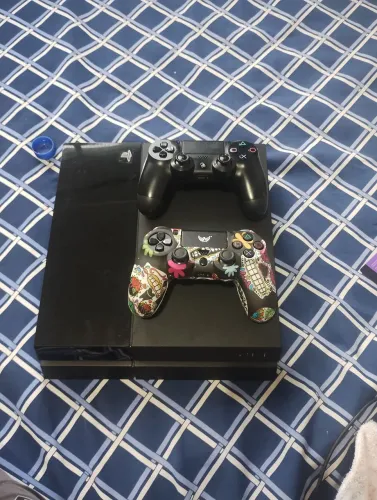 Ps4 usado em bom estado 
