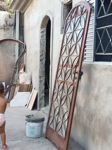 Vendo porta por 150 reais