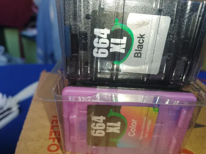 Vende-se dois cartuchos preto e colorido 664XL impressora hp