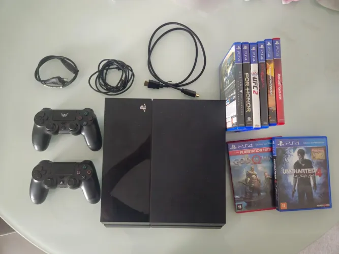 Playstation 4/ps4 512gb dois controles e 8 jogos físicos.