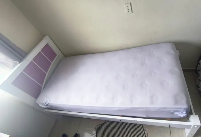 Cama de solteiro com colchão 