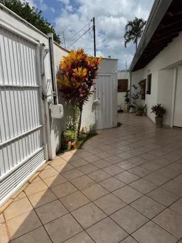 Casa Para Venda No Bairro Jardim Karaiba