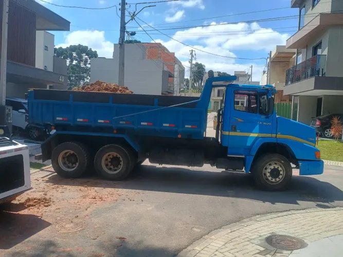 Caminhão 1620 caçamba 