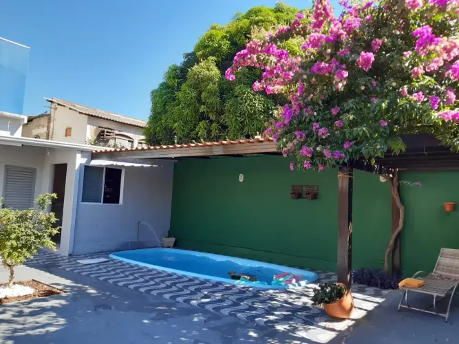 Casa a venda com 190m2/com 3 quartos, sendo 1 suite/3 vagas garagem/ Morada do Ouro - Cui