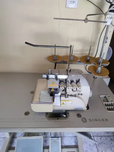 Vendo máquina de costura interlock
