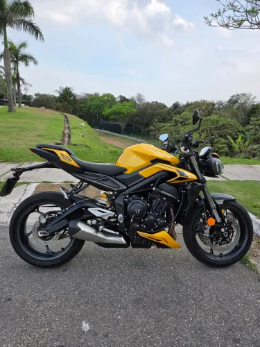 Street Triple 765 rs