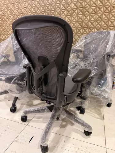 Cadeira herman mille new aeron B completa 2025/26 usada 10 dias