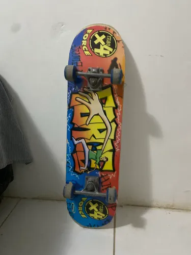 Skate semi profissional em ótimo estado