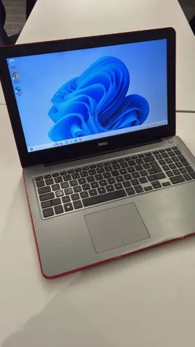 NOTEBOOK Dell Inspiron com processador i5 de 7ª geração, 8GB de RAM e SSD de 256GB 