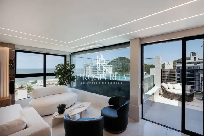 Cobertura triplex mobiliada para locação anual na Praia Brava