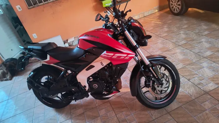 BAJAJ dominar 200