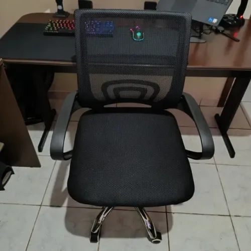 Cadeira de escritório em ótimo estado