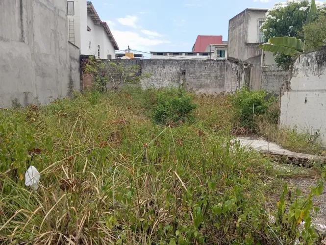 Terreno a venda na rua Simões Filho, na Boca do Rio, Salvador, Bahia. Plano, proximo ao At