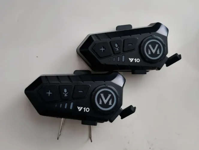 Dois fones bluetooth para capacete moto