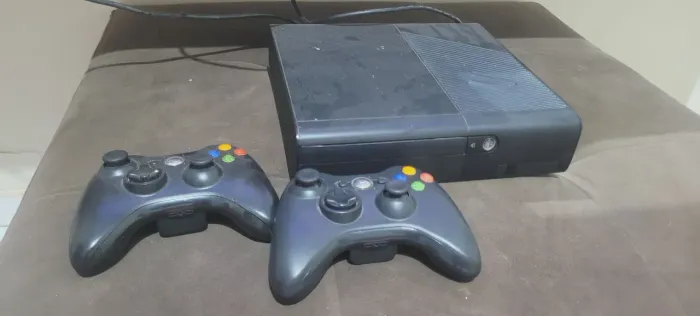 Xbox 360 desbloqueado com 2 controle sem fio