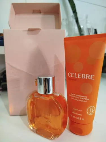 Kit perfume e hidratante O Boticário Celebre Agora 