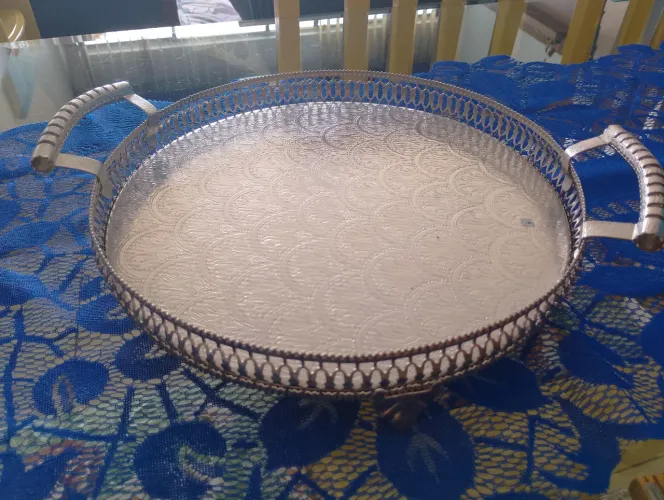 Bandeja de metal prateado vintage (anos 70)