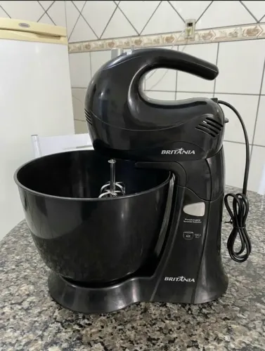 Batedeira Britânia Pérola 500W com Tigela de 4,3L - Preta (Semi-nova / Usada)