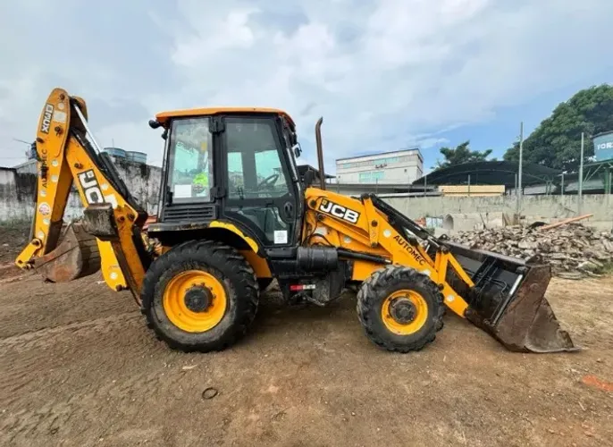 Retroescavadeira JCB a venda no carnê ou parcelada no boleto 