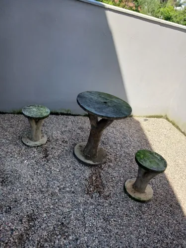 Mesa de rua de cimento precisa pintar