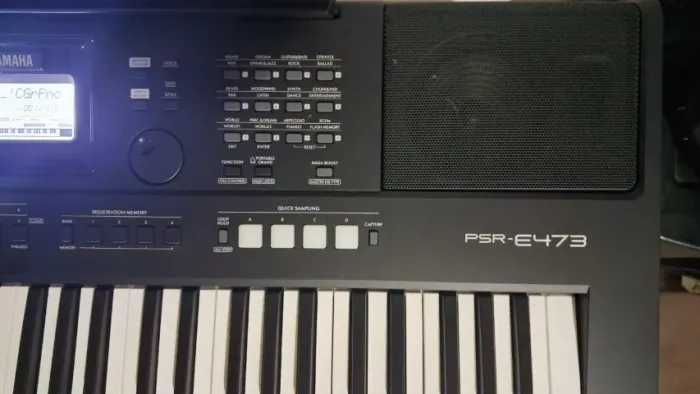 Teclado yamaha PSR-E473 com pedal e suporte