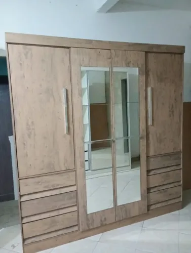 Vendo guarda-roupa no valor de r$ 800 com entrega e montagem