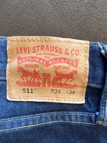 Calça LEVIS 511 nro 44 NOVA