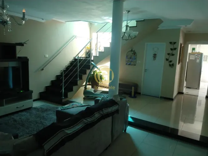 Imperdível! Casa com 4 quartos e suíte na Loteamento Villa Branca, Jacareí-SP: 170m², 3 va