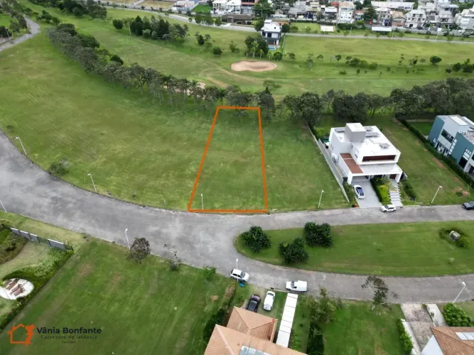 Terreno bem localizado dentro do Costão GOlf Ville em Ingleses.