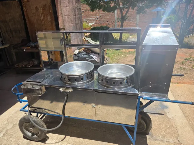 Carrinho para cachorro quente, com churrasqueira e espaço para expor Salgados r