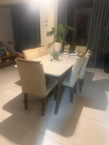 Mesa com 6 cadeiras