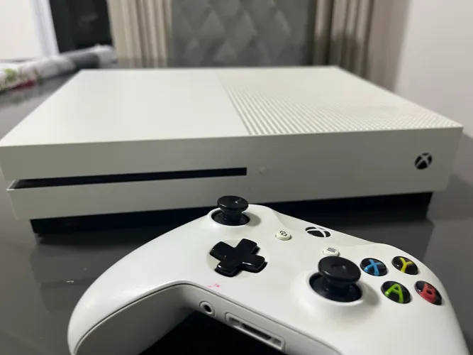 Xbox One S - 1tb - 1 control