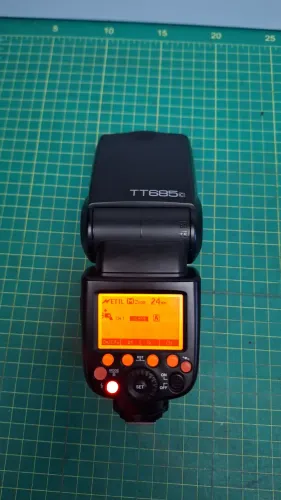 flash speedlite da marca Godox TT685