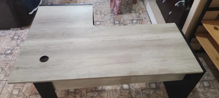 Vendo mesa para escritório em MDF, em perfeito estado de conservação. 