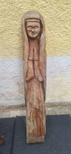Artesanato rústico em madeira