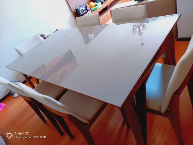 Mesa de jantar com 6 cadeiras