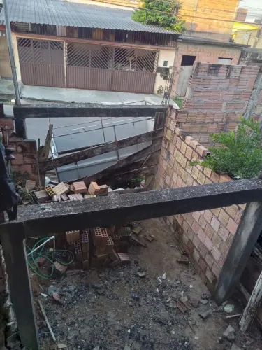 Pequeno terreno no japiim