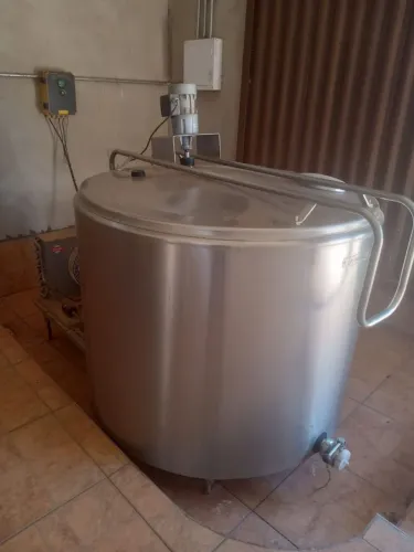 Tanque resfriador de leite 