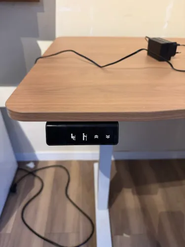 Mesa com regulagem de altura automática 