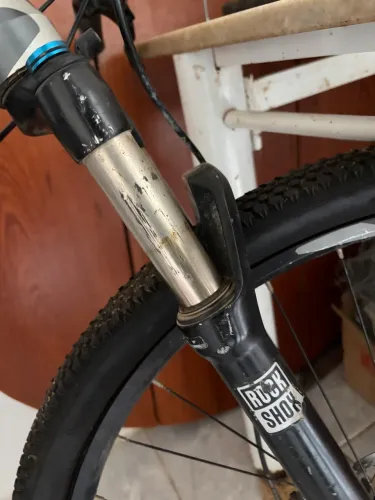 SUSPENSÃO ROCK SHOCK XC 30 Air